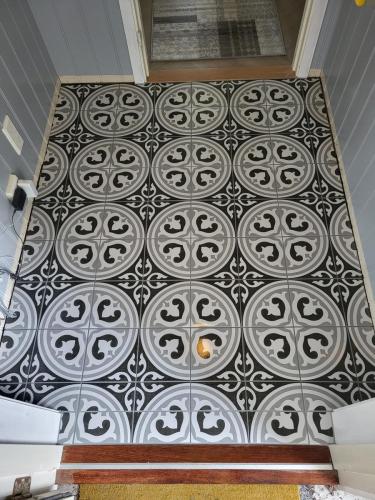 Oppussing-av-baderomsgulv